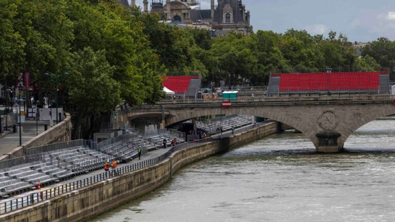 Jeux olympiques de Paris : le triathlon masculin reporté en raison des inquiétudes suscitées par la pollution de la Seine
