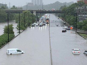 LILLEY : Routes et métros inondés mais nous avons des pistes cyclables !