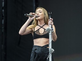 Ingrid Andress se produit le quatrième jour du festival de musique Lollapalooza à Chicago le 6 août 2023.