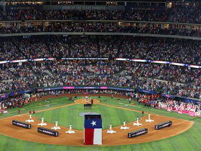 La star de la country Ingrid Andress s’en prend aux fans après le désastre de l’hymne national lors du Home Run Derby