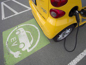 La transition vers les véhicules électriques au Canada pourrait coûter plus de 300 milliards de dollars d’ici 2040, selon un rapport