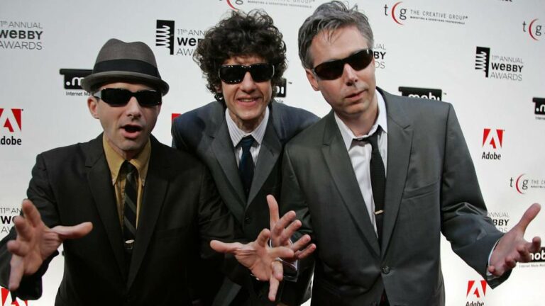 Les Beastie Boys poursuivent le propriétaire de Chili's pour utilisation non autorisée du terme « sabotage » dans ses publicités Plus de Variety Les plus populaires À lire absolument Inscrivez-vous aux newsletters de Variety Plus de nos marques
	
	
