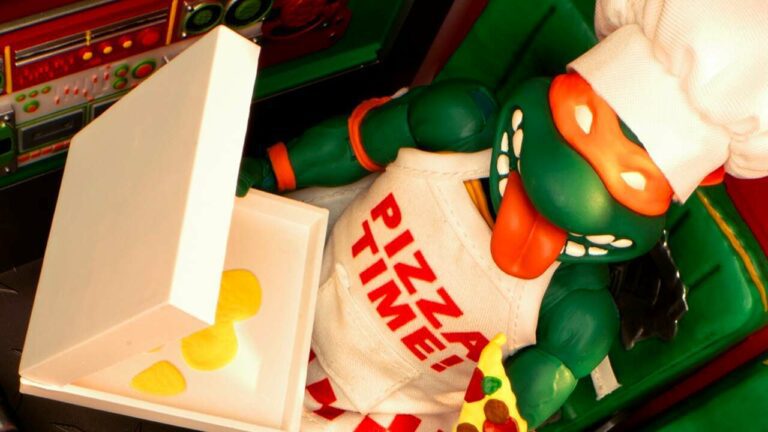 Les figurines TMNT de Super7 Comic-Con servent des tranches de San Diego
