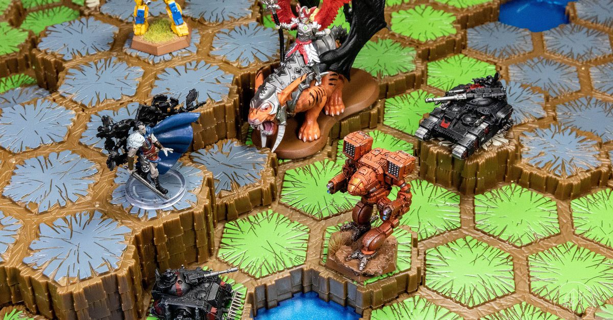 Les tuiles Heroscape, l'idéal platonicien du terrain de jeu sur table, sont de retour sur le marché
