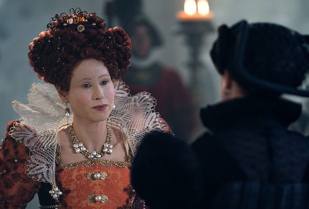 Minnie Driver, la reine serpent, fait ses débuts dans le rôle de la reine Elizabeth I « sauvage »