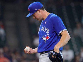 Nate Pearson est échangé aux Cubs, tandis que les Jays annoncent que le prospect numéro 1 Ricky Tiedemann subira une opération du ligament croisé antérieur