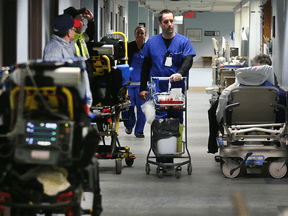 Opinion : Éliminer la médecine de couloir en faisant sortir les patients non urgents de l’hôpital