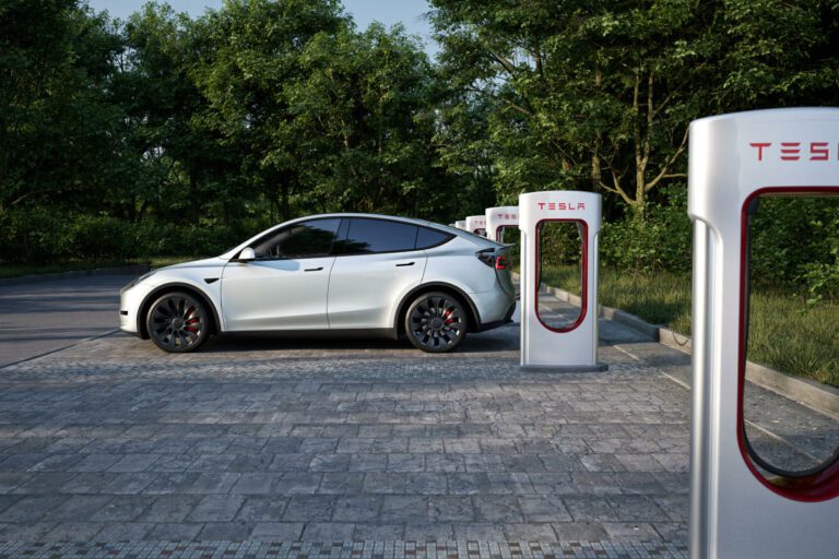 Tesla met en garde contre l’astuce de recharge avec serviette humide deux mois trop tard