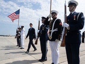 Le Premier ministre Justin Trudeau arrive à la base aérienne d'Andrews avant le sommet de l'OTAN, le lundi 8 juin 2024 à Washington.