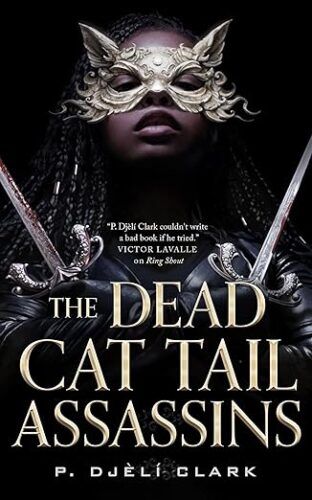 couverture de The Dead Cat Tail Assassins de P. Djeli Clark ; photo d'une jeune femme noire avec des oreilles de chat, un masque en dentelle et des poignards