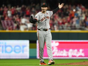 Blake Snell des Giants de San Francisco célèbre son premier match sans coup sûr en carrière après le match contre les Reds de Cincinnati au Great American Ball Park le 2 août 2024 à Cincinnati, Ohio.