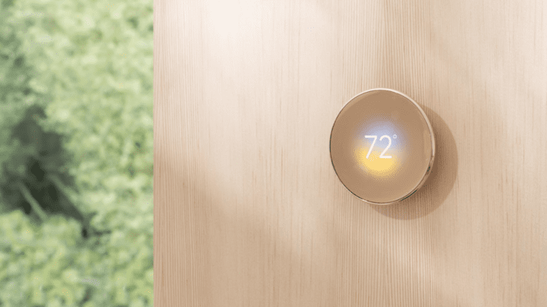 Le dernier thermostat Nest Learning de Google est beaucoup plus grand et offre un écran personnalisable