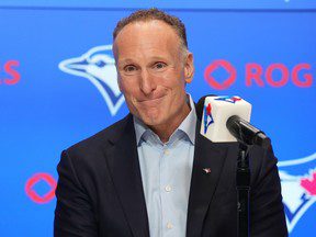 Le président des Blue Jays, Mark Shapiro, offre peu de réponses aux nombreuses questions auxquelles le club est confronté.