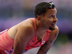 André De Grasse de l'équipe canadienne réagit après avoir participé à la demi-finale du 200 m masculin le douzième jour.