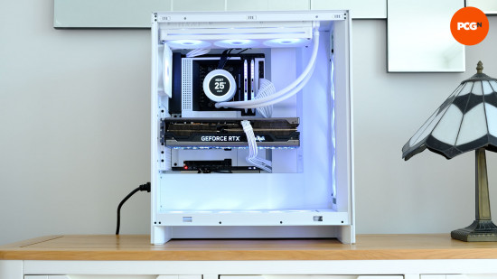 Test du NZXT H7 Flow RGB 2024 : PC intégré dans un boîtier avec refroidisseur NZXT AIO