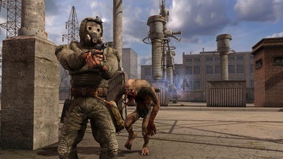 Un mutant se faufile sur le joueur dans Stalker: Call of Pripyat, l'un des meilleurs jeux comme Fallout.