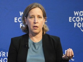 Susan Wojcicki, PDG de YouTube, s'exprime lors d'une conversation au Forum économique mondial de Davos, en Suisse, le 24 mai 2022.