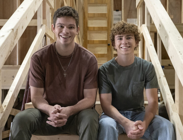 Daniel Diemer et Walker Scobell sur le tournage de la saison 2 de « Percy Jackson et les Olympiens »