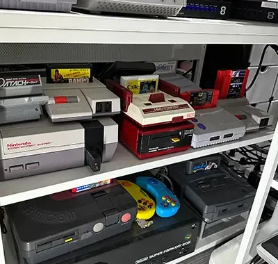 Un Saoudien bat un record du monde avec 444 consoles de jeux connectées à un téléviseur