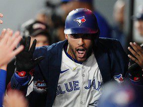 Les Blue Jays font preuve de beaucoup de dynamisme en écrasant les Reds pour préparer un match décisif dans la série