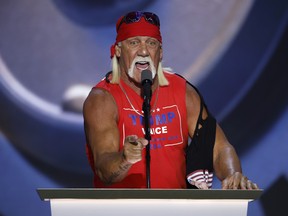 Le lutteur professionnel Hulk Hogan s'exprime sur scène le quatrième jour de la Convention nationale républicaine.