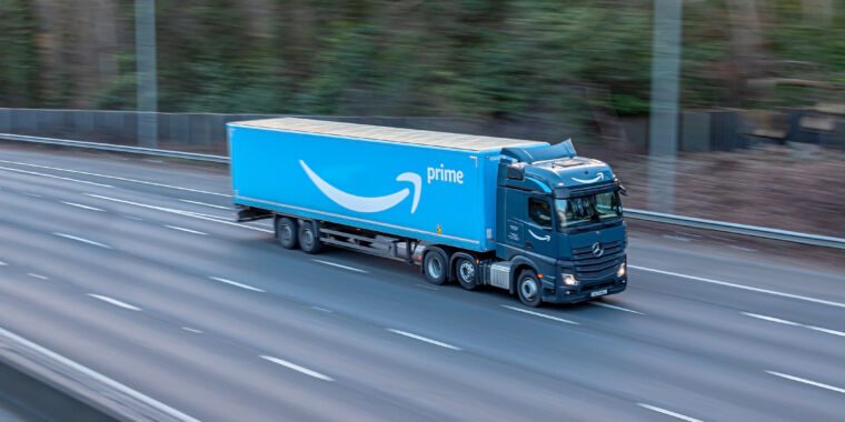 La commission du travail confirme que les chauffeurs d’Amazon sont des employés, une décision saluée par le syndicat