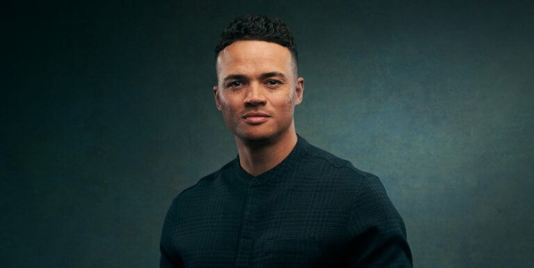 Jermaine Jenas s'excuse pour les « messages inappropriés »
