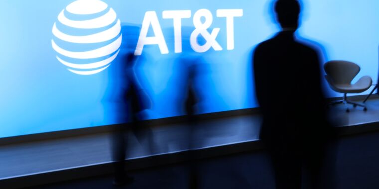 AT&T n’a pas informé les centres d’appels 911 de la panne et paie 950 000 $ pour régler l’enquête