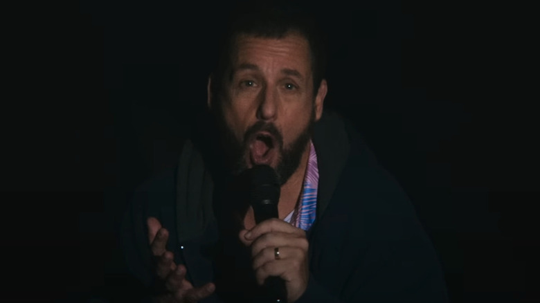 Adam Sandler chante dans Love You