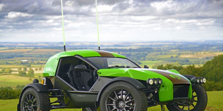 Marre des SUV et crossovers électriques lourds ? Ariel lance l’E-Nomad.