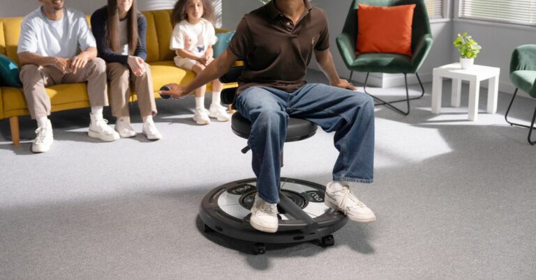 Cette chaise rotative à suivi de tête pourrait rendre la réalité virtuelle moins nauséabonde