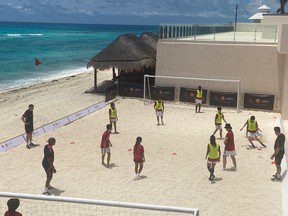 Démarrez votre entraînement à Cancun avec le camp de football de Manchester United de Marriott Bonvoy