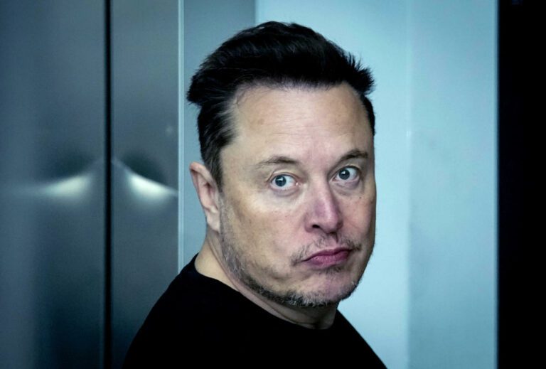 Elon Musk traîne OpenAI devant un tribunal fédéral