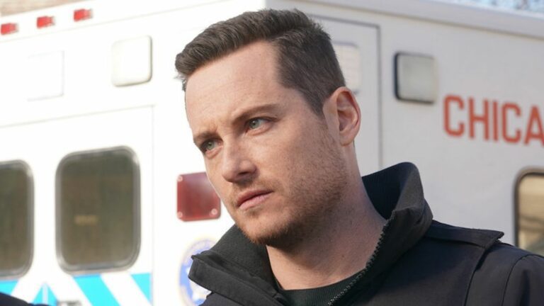 Halstead next to ambulance in Chicago P.D.