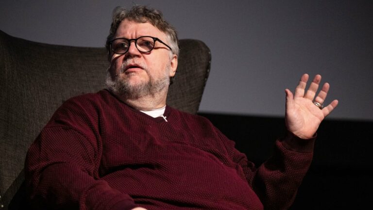 Guillermo del Toro tweete en direct sa querelle avec un fantôme dans un hôtel hanté en Écosse
