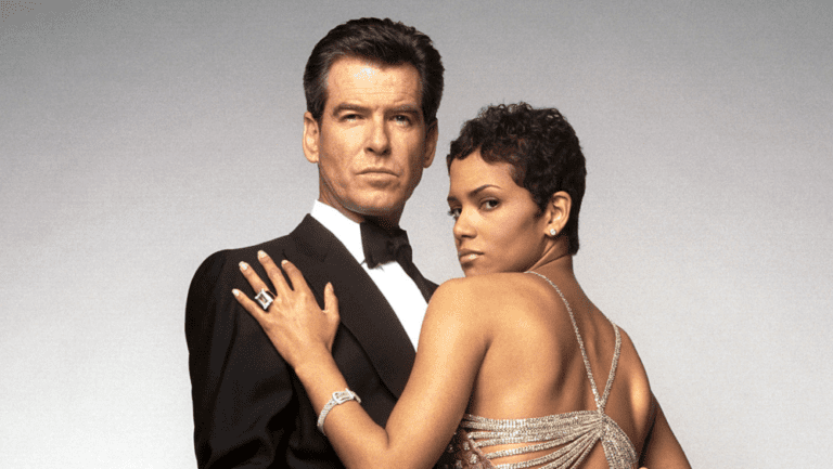 Halle Berry déclare que Pierce Brosnan « a restauré ma foi dans les hommes » sur le tournage de James Bond : « Il ne pourrait pas y avoir d'être humain plus gentleman »
	
	
