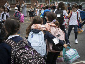 Il manque 5 700 enseignants au Québec pour la prochaine année scolaire, selon le ministre