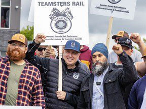 Le NPD qualifie les libéraux de « lâches et anti-travailleurs » tandis que les conservateurs restent silencieux sur le conflit ferroviaire