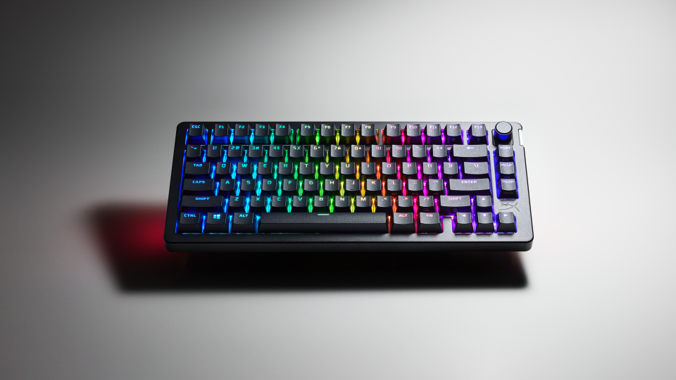 Image du produit du clavier HyperX Alloy Rise 75. Il est posé sur un bureau avec des ombres spectaculaires.