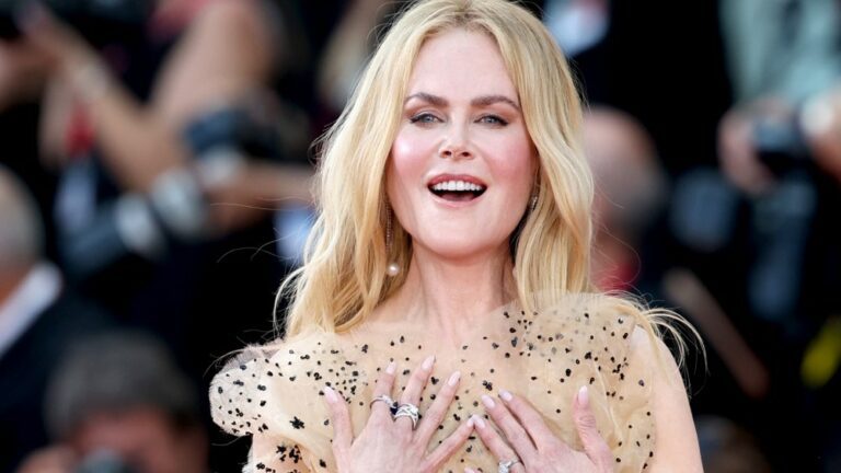 Le film sexy et en sueur « Babygirl » de Nicole Kidman atteint son apogée à Venise avec une standing ovation de 6,5 minutes Plus de Variety Les plus populaires À lire absolument Inscrivez-vous aux bulletins d'information de Variety Plus de nos marques
	
	
