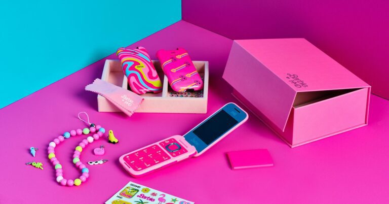 Le téléphone à clapet Barbie de HMD devient extrêmement difficile