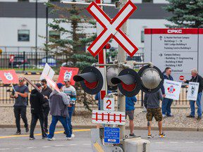 Le temps presse : la fermeture du réseau ferroviaire devrait coûter au Canada 341 millions de dollars par jour