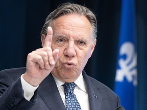 Le premier ministre du Québec, François Legault, annonce des changements aux politiques d'immigration du Québec lors d'une conférence de presse à Montréal.