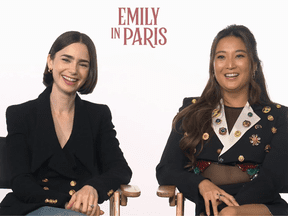 Les stars d’Emily in Paris, Lily Collins et Ashley Park, parlent de la saison 4, de l’amitié et de la mode