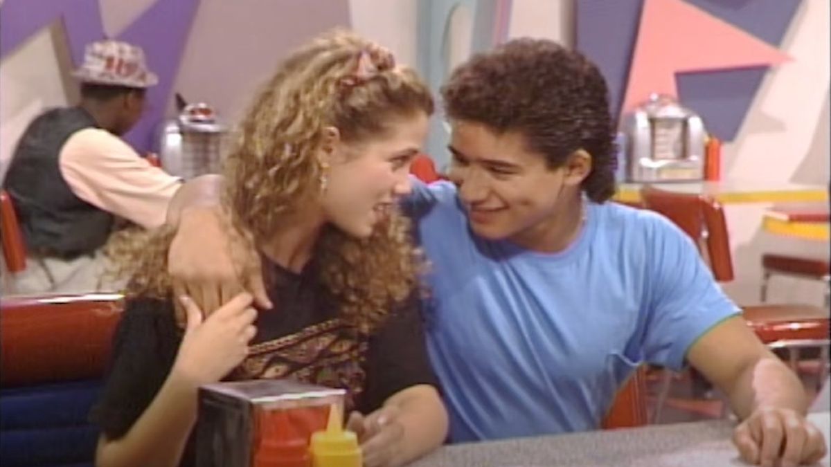 Jessie and Slater looking at each other on Saved by the Bell.