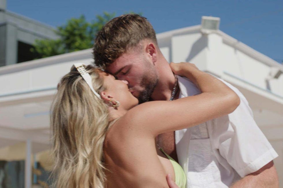 Molly et Tom s'embrassent dans Love Island All Stars épisode 36