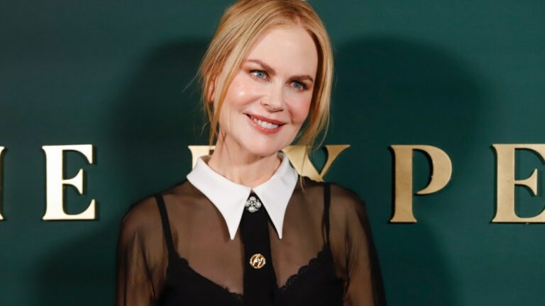 Nicole Kidman affirme que jouer dans des blockbusters n'est pas une question de chèque ; les gens lui ont demandé pourquoi elle jouerait dans Batman Forever : « Parce que je peux embrasser Batman ! » Plus de Variety Les plus populaires À lire absolument Inscrivez-vous aux newsletters de Variety Plus de nos marques
	
	
