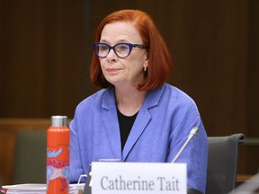 La présidente-directrice générale de CBC, Catherine Tait, attend de comparaître devant le Comité du patrimoine à Ottawa, le mardi 7 mai 2024.