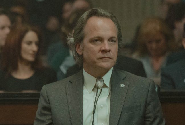 Peter Sarsgaard quitte le casting de « Presumed Innocent » avant la saison 2