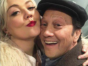 Rob Schneider répond aux commentaires « toxiques » de sa fille Elle King : « J’aurais aimé être le père dont tu avais besoin dans la vingtaine »